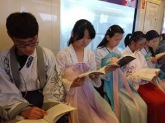 南京昨日开展地铁快闪阅读活动